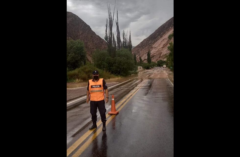 La Ruta 9 hacia el norte de Jujuy está despejada, pero se circula con precaución