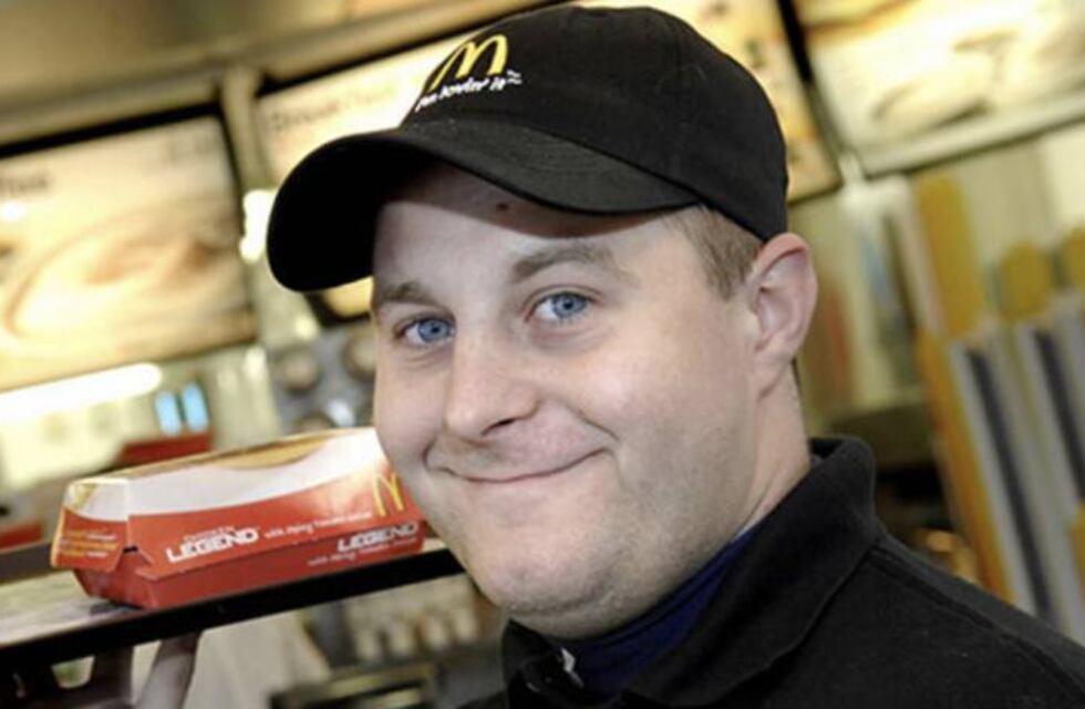 La insólita razón por la que un hombre volvió a trabajar en McDonald’s tras ganarse la lotería