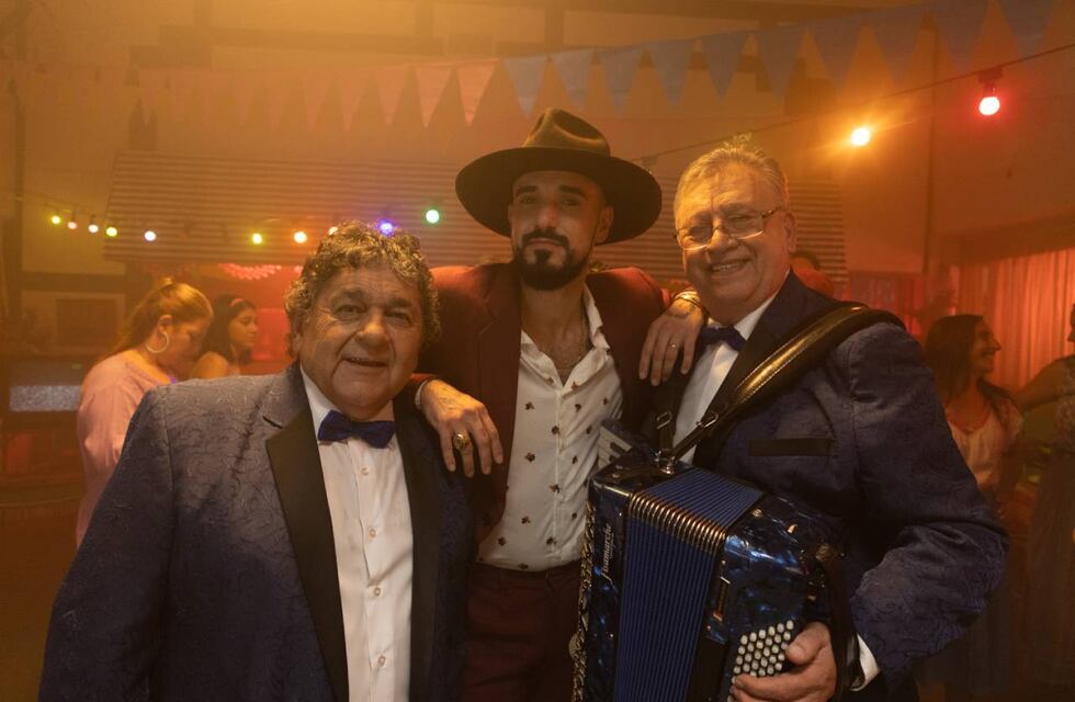 Abel Pintos y Los Palmeras estrenaron videoclip con baile suave y elegante