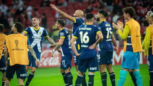 El plantel de la Academia festejó el resultado en Beira-Río.