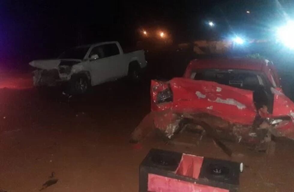 Incautan camioneta cargada con cigarrillos ilegales que chocó en Pozo Azul