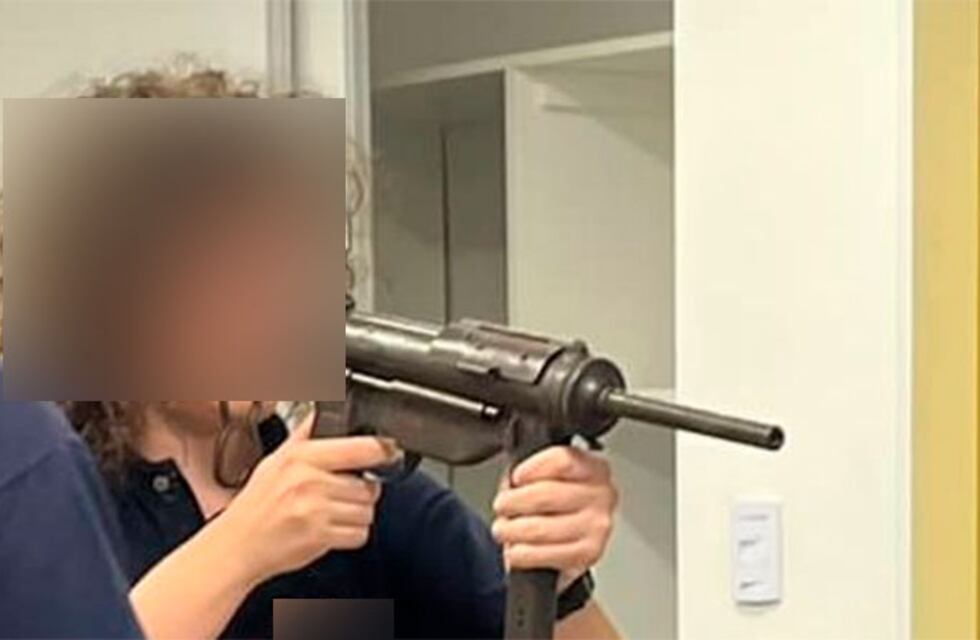 Estudiante de una secundaria de Paraná llevó una pistola ametralladora 9 milímetros a clase