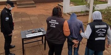 Intentaba comercializar por redes sociales armas de fuego robadas.