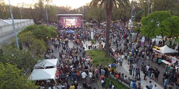 Una multitud se concentró en los primeros metros de Bv. Santa Fe para disfrutar de la Fiesta de las Culturas
