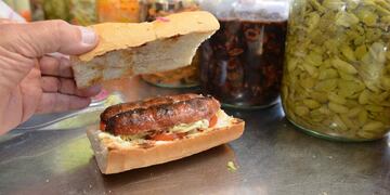 El turista comió un choripán por primera vez en su vida y su reacción es furor en redes.