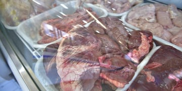 Registro en una carnicería local (La Cabala, Barrio Los Boulevares) por las intoxicaciones que hubo en Buenos Aires por carne en mal estado