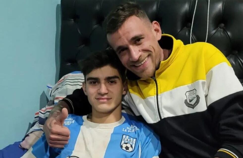 Un futbolista cordobés se desplomó en pleno partido y el DT rival logró salvar su vida con primeros auxilios