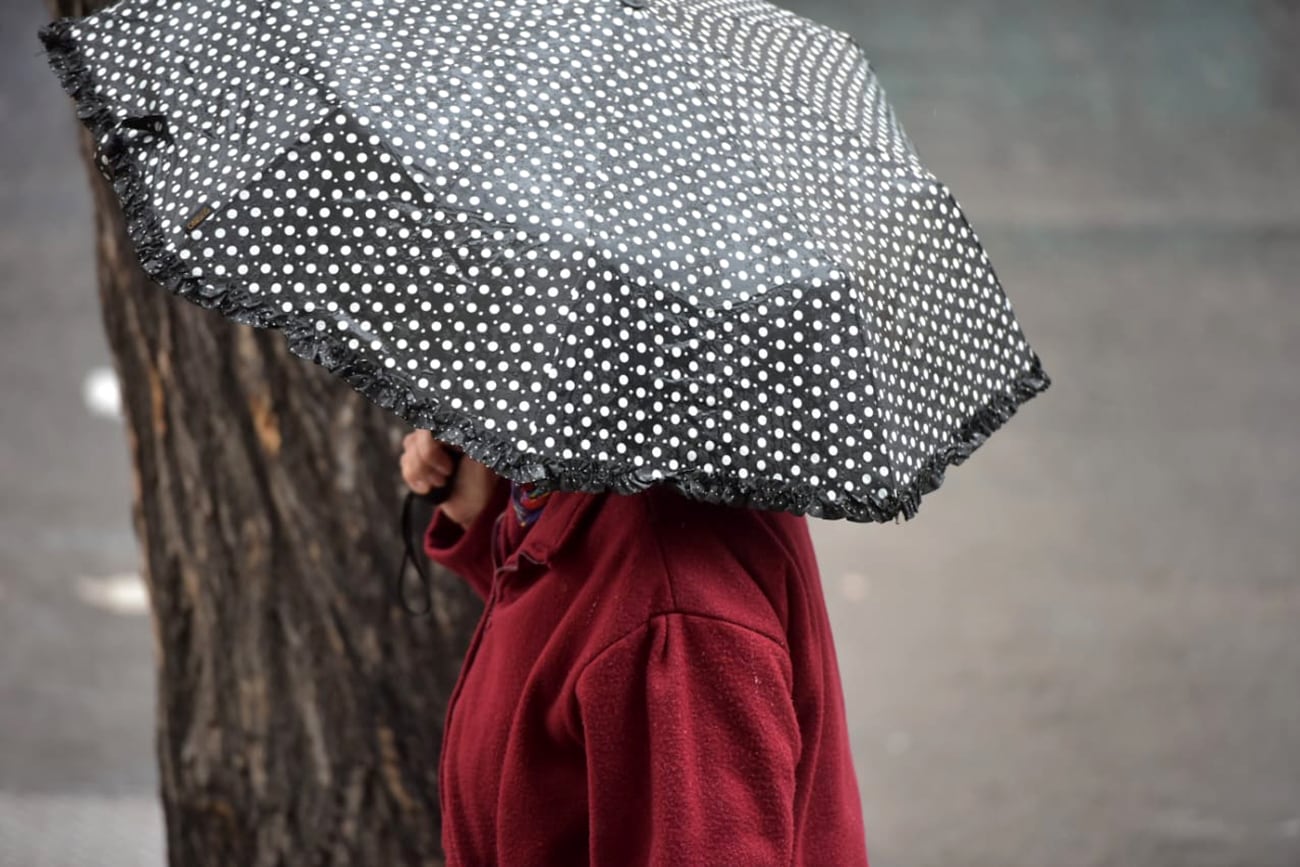 Jornada de lluvia y frío en la ciudad de Córdoba. (José Gabriel Hernández / La Voz)