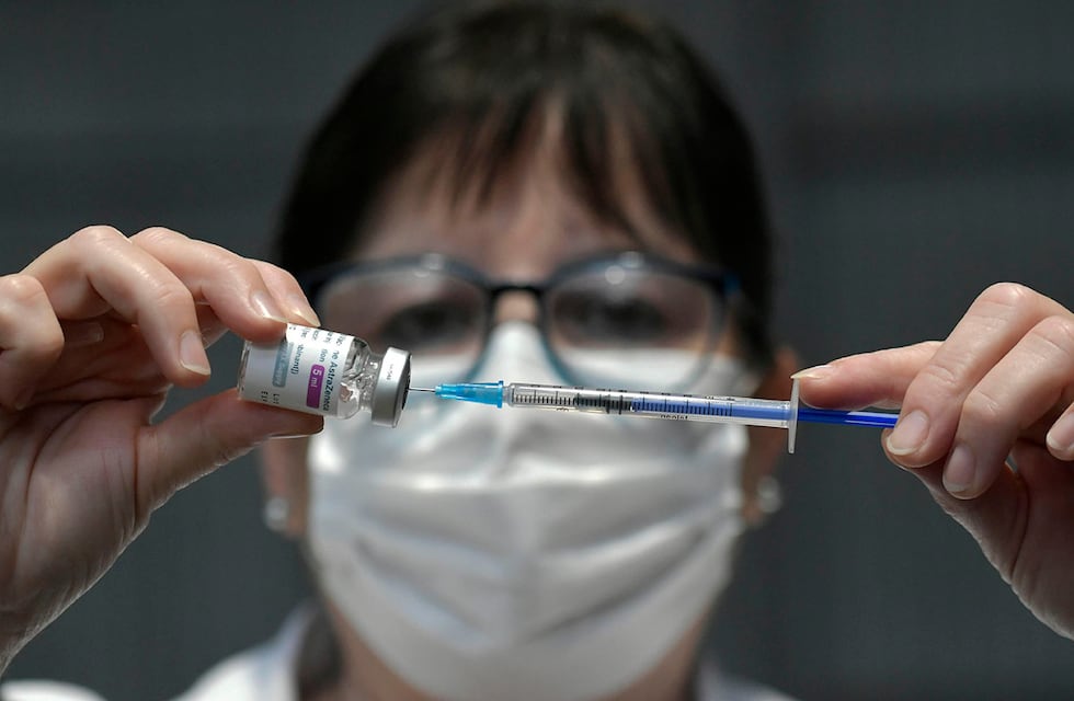 Otra cordobesa demandó a Astrazeneca por una millonaria suma de dinero