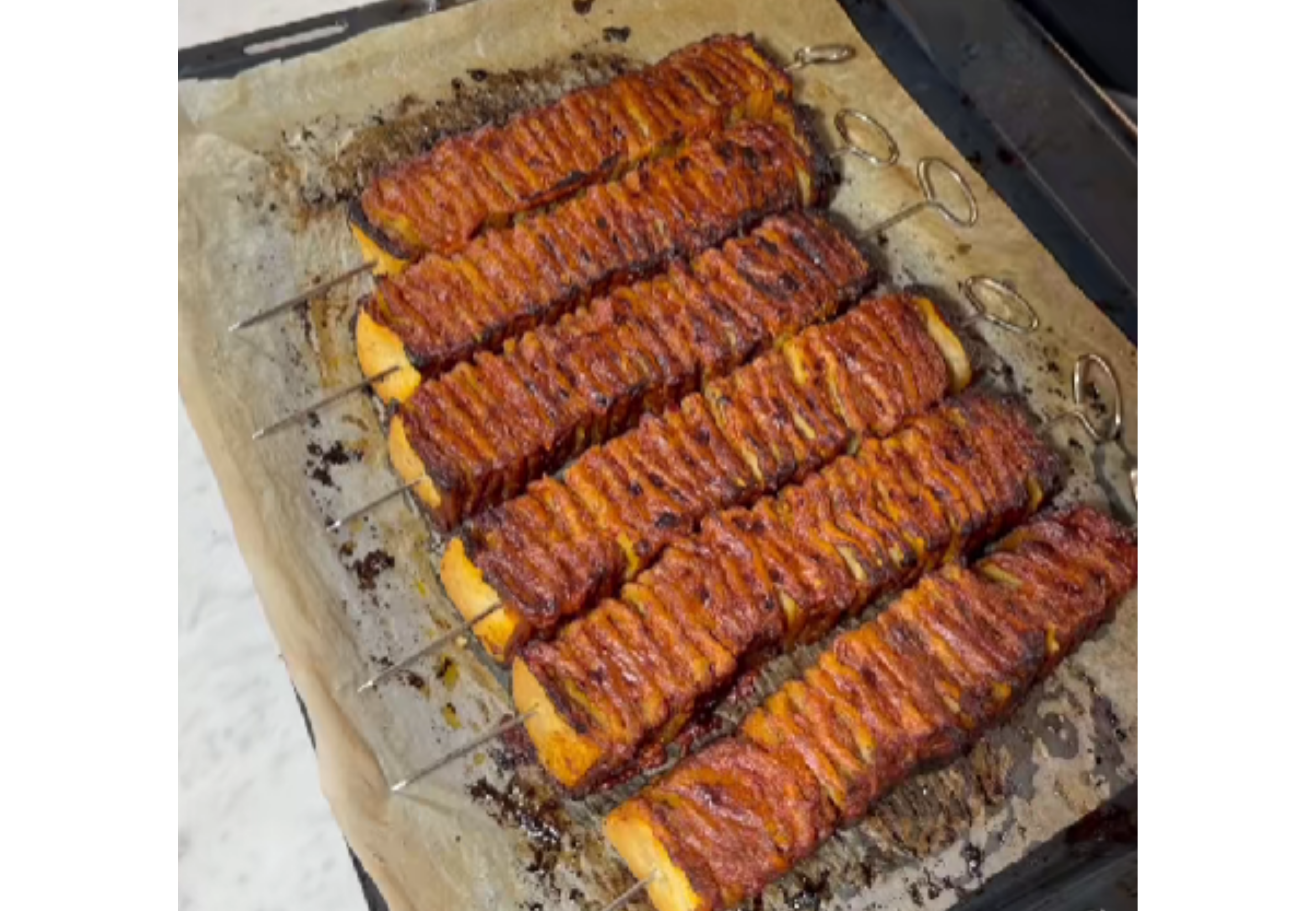Así quedan los pinchos de carne.