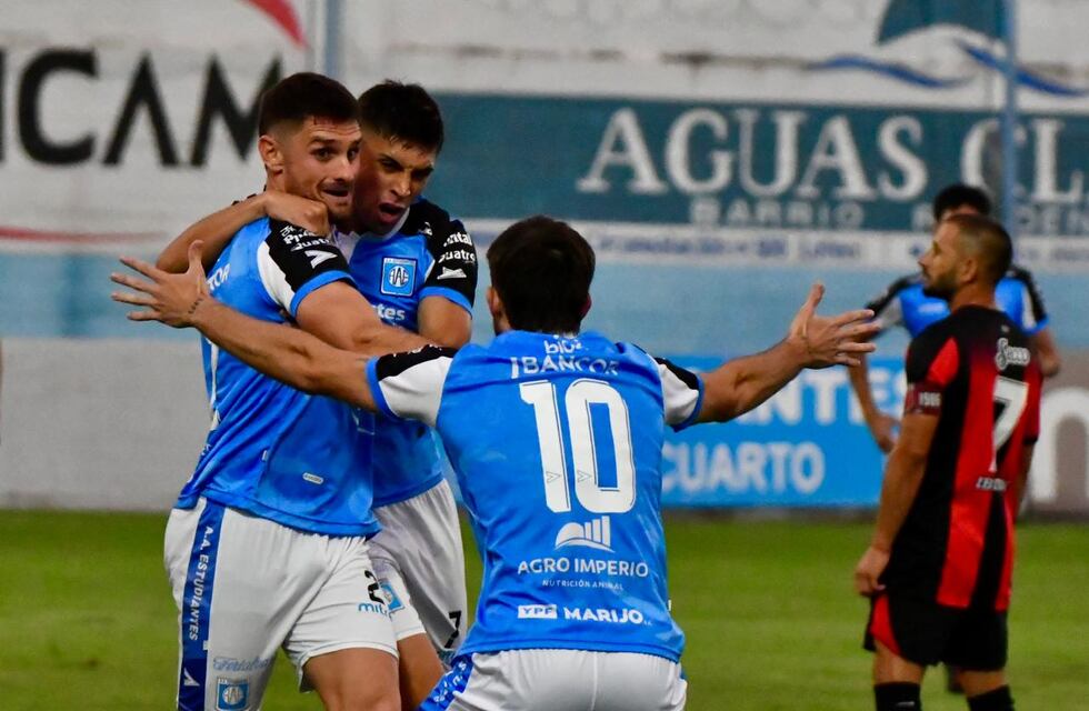 Ganó Estudiantes de Río Cuarto, otra vez como visitante, y pelea la punta en la Primera Nacional
