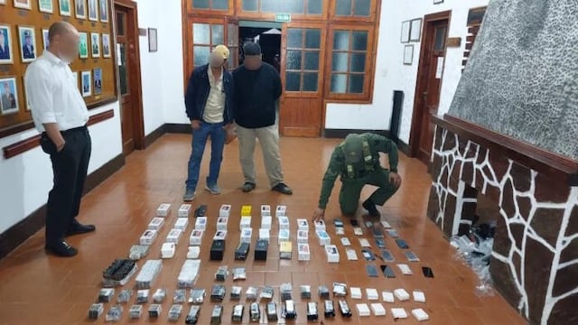 Secuestran mercadería ilegal valuada en millones de pesos de un micro que partió desde Iguazú.