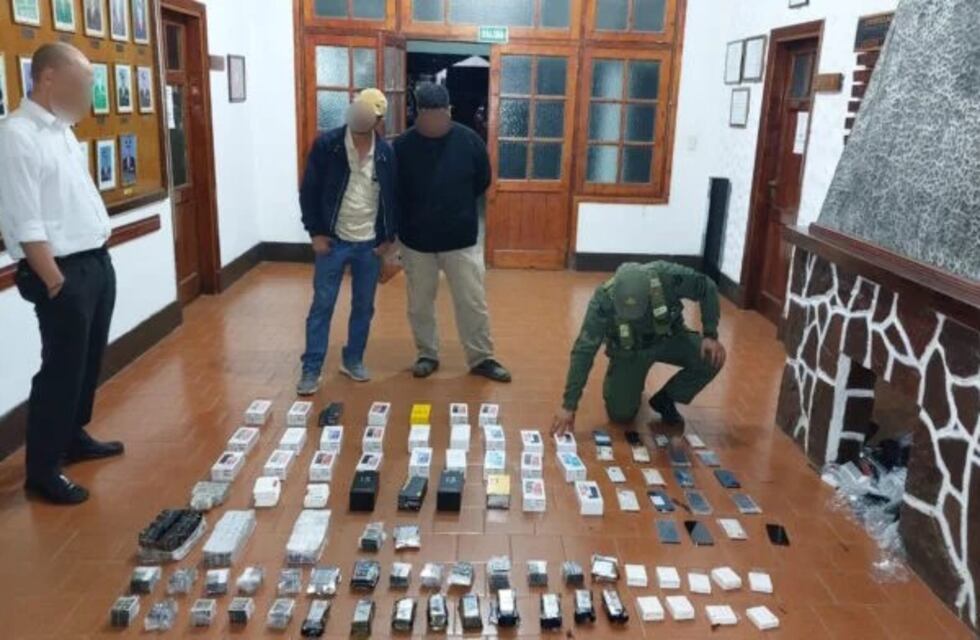 Secuestran mercadería ilegal valuada en millones de pesos de un micro que partió desde Iguazú