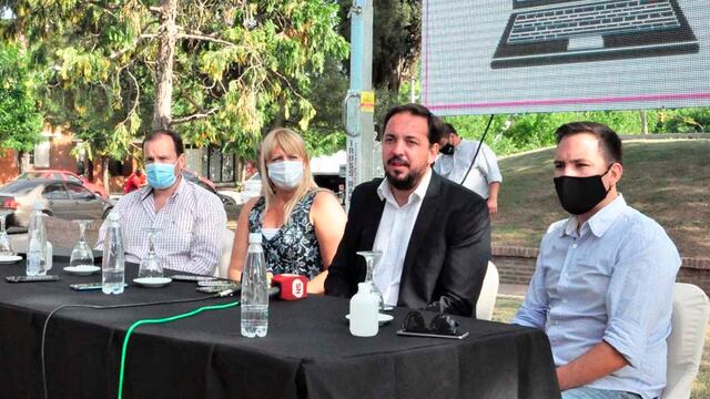 El intendente y los funcionarios durante la presentación del nuevo sistema (MSR)