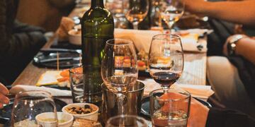 Bar de vinos: bueno, bonito y barato con picadas para compartir y opciones veggies