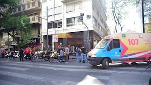 Grave siniestro. Un auto atropelló a varias personas en el Centro de la ciudad de Córdoba. (Javier Ferreyra / La Voz)