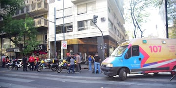 Grave siniestro. Un auto atropelló a varias personas en el Centro de la ciudad de Córdoba. (Javier Ferreyra / La Voz)
