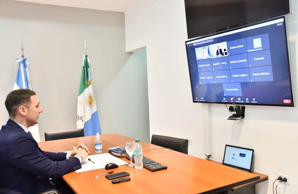 El rector de la UNCAUS disertó en las Jornadas Académicas de Formación e Investigación