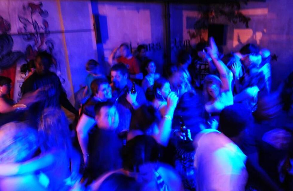 Clausuraron bares que funcionaban como discotecas en Córdoba