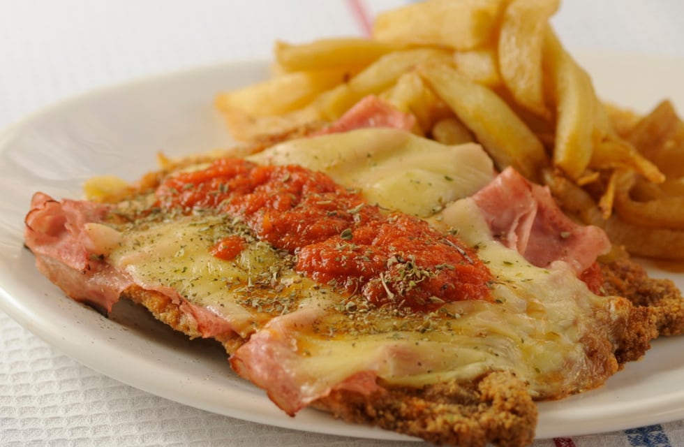 La milanesa más grande del país se hace en Córdoba en un histórico restaurante