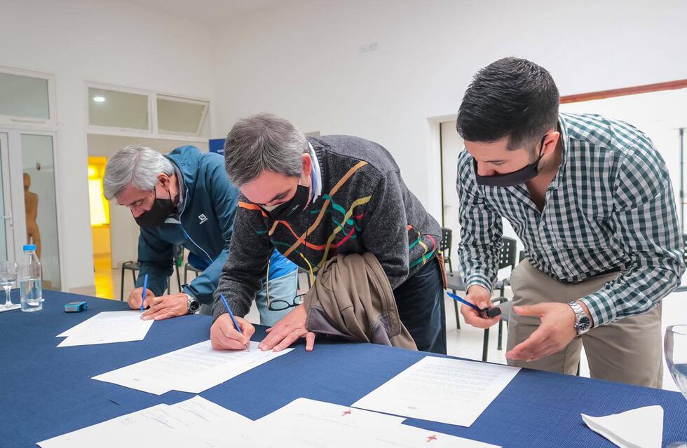 Se realizó la apertura de la licitación para la ampliación de la Escuela Experimental Los Ñires