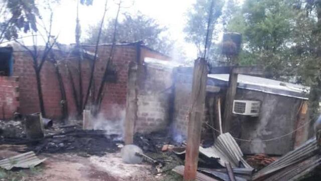 Puerto Iguazú: bomberos trabajaron en el incendio de una casa y en un despiste de auto.