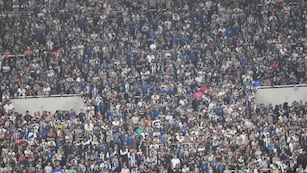 El hincha de Talleres vino a Córdoba desde muy lejos para dar una sorpresa, pero hizo una parada técnica.