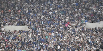 El hincha de Talleres vino a Córdoba desde muy lejos para dar una sorpresa, pero hizo una parada técnica.