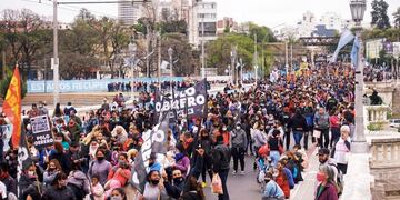 El puente Centenario sufre al menos un corte por semana, complicando el acceso al centro de Córdoba.
