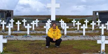 Roberto Augusto Vega, excombatiente de la guerra, en su regreso a las Islas Malvinas en el año 2015.