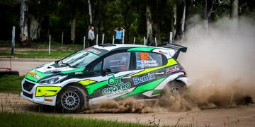 German Hubmann con el Peugeot 208/RC2S del equipo de Daniel Salvano lidera el Rally Antiguo Camino Real de Arroyito