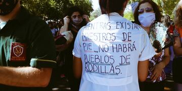Los trabajadores de la educación de San Juan han marchado tres veces en los últimos 8 días, en reclamo por mejoras salariales, vacunación contra el Covid-19 y mejoras edilicias. Foto: Twitter @EalvarezLuis