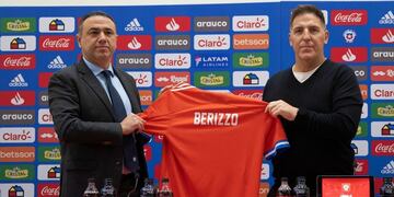 El cordobés Eduardo Berizzo, DT de Chile, en el Kempes. Vino a Córdoba a ver a Matías Catalán, y lo convocó para el próximo partido (La Voz).