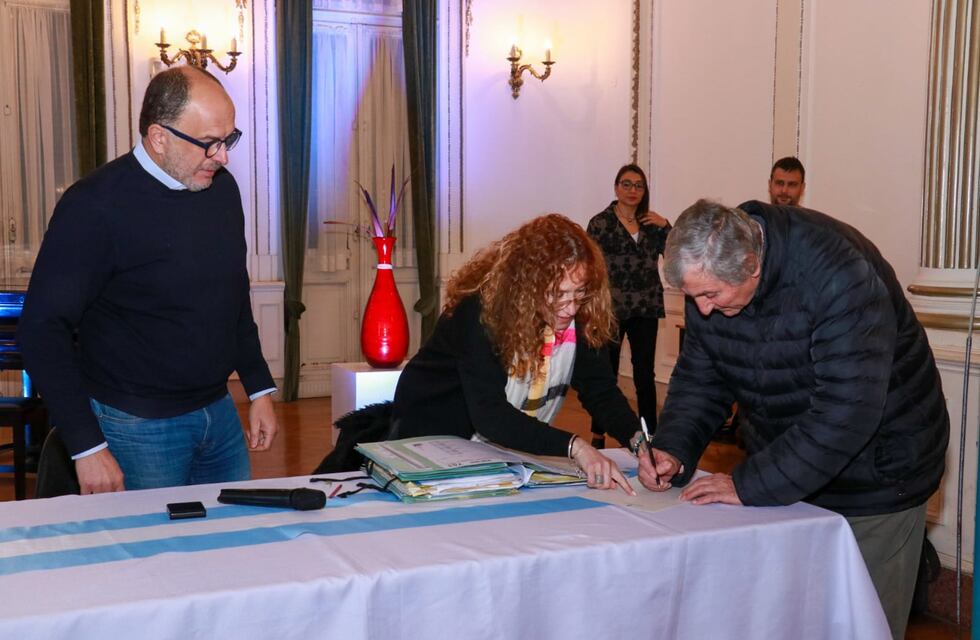 Tres Arroyos: firma de Escrituras del programa provincial Mi Escritura, Mi Casa