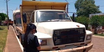 Efectivos policiales secuestraron un camión con el motor adulterado en San Javier.