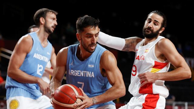 El equipo argentino de básquet se enfrenta ante España.