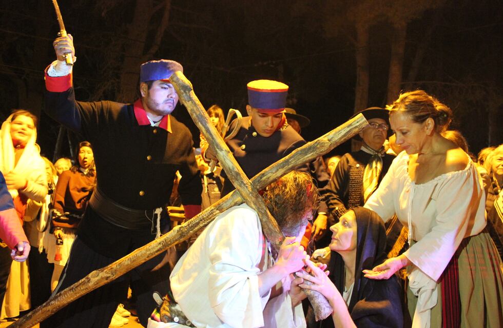 Vía Crucis gauchesco en Pehuen Co