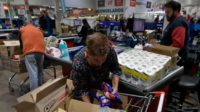 Analistas privados sostienen que la inflación podría alcanzar el 150% a nivel anual.