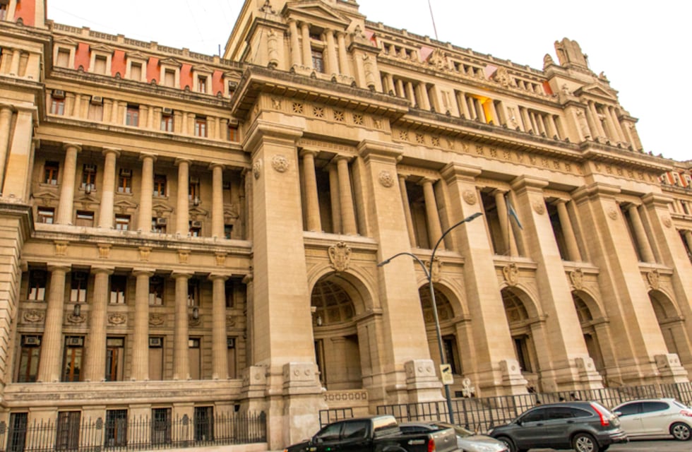 Un empleado del Poder Judicial fue detenido, acusado de abusar sexualmente de un menor dentro de Tribunales