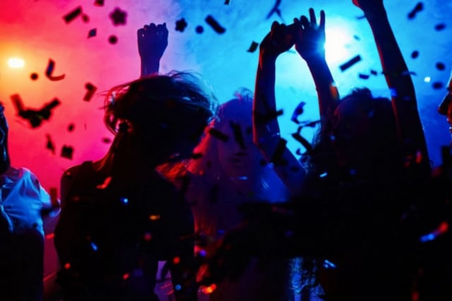 Las fiestas clandestinas, un foco de riesgo entre los jóvenes para la transmisión del virus.