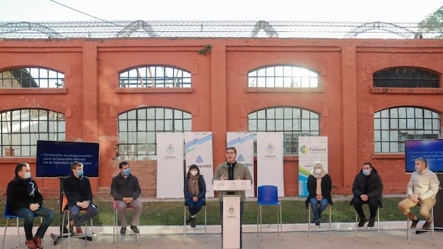“Sabemos de las dificultades que existen para la inserción laboral de las y los jóvenes, por eso lanzamos esta iniciativa, para que puedan acceder a empleos de calidad”, dijo el gobernador.