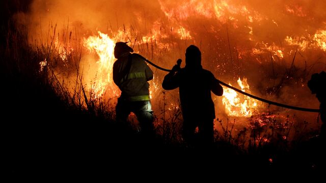 Arriesgaron su vida para ayudar a combatir el fuego en Corrientes, pero solo los recibió su familia en Salta.