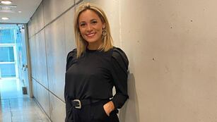 Rocío Oliva posó con una microbikini plateada desde las Maldivas y aseguró que extraña el verano.