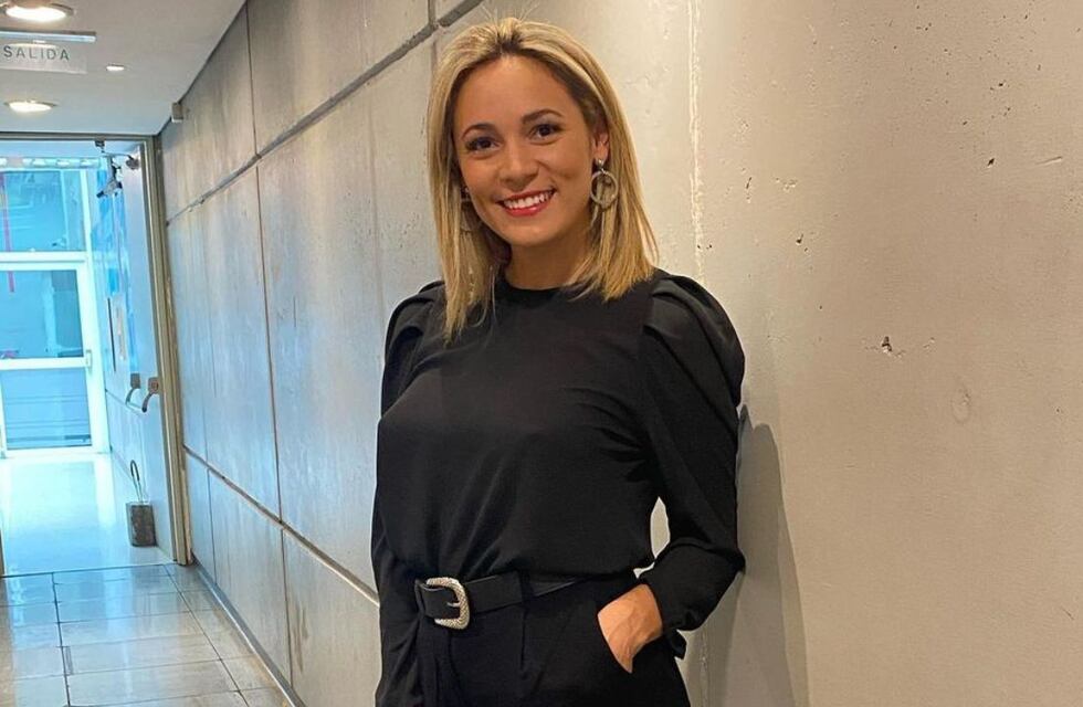 Rocío Oliva se animó a una microbikini plateada y aseguró que extraña el verano desde las Maldivas