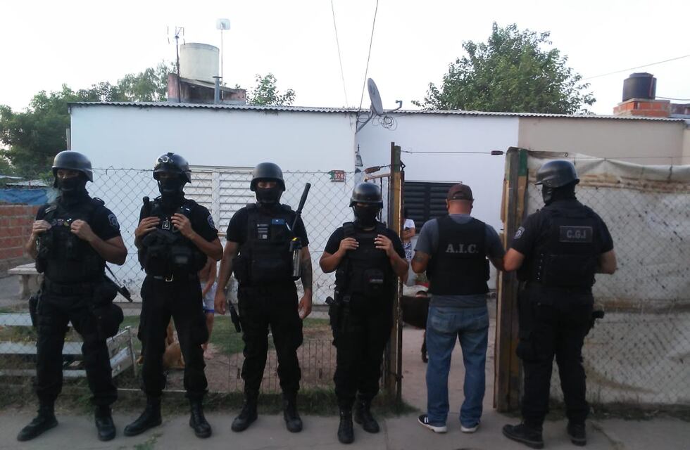 Detuvieron a un “tiratiros” después de tres allanamientos