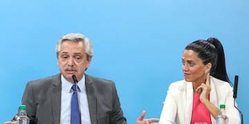 Este lunes Alberto Fernández mantendrá una reunión clave con la titular del PAMI, Luana Volnovich, para definir su futuro al frente de esta agencia gubernamental, luego del escándalo de sus vacaciones en Cancún. Foto: Télam/La Voz.