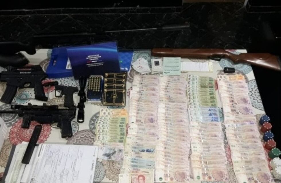 Detuvieron a 10 personas y hallaron una ametralladora en un casino clandestino