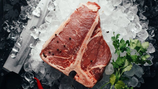 Cuál es el mejor método para descongelar la carne.