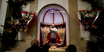 Miles de fieles se acercan a Liniers para agredecer y pedir al santo.