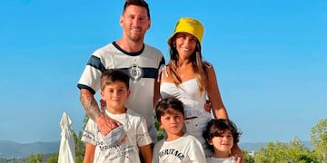 Messi, Antonella y sus tres hijos: Thiago, Mateo y Ciro. (Instagram Antonella Roccuzzo)